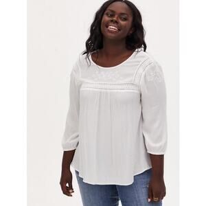 Torrid White 3/4 Sleeve Scoop Neck Crinkle Gauze Embroidered Blouse Top Size 2